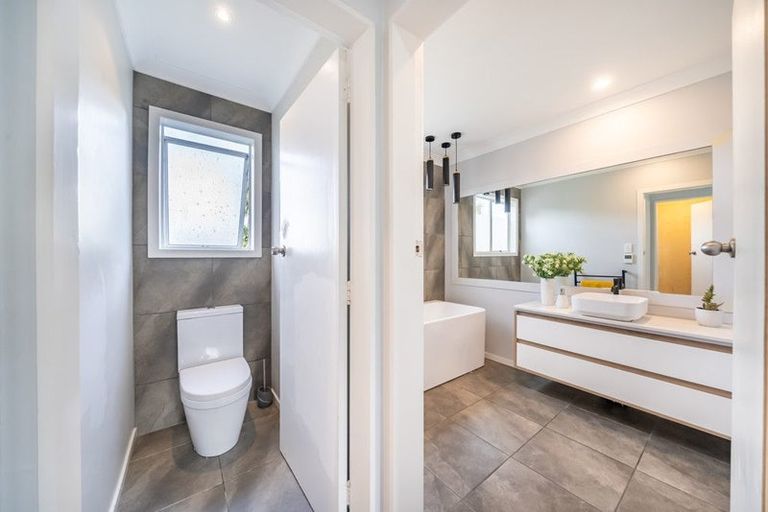 Photo of property in 6 Brightwater Crescent, Totara Park, Upper Hutt, 5018