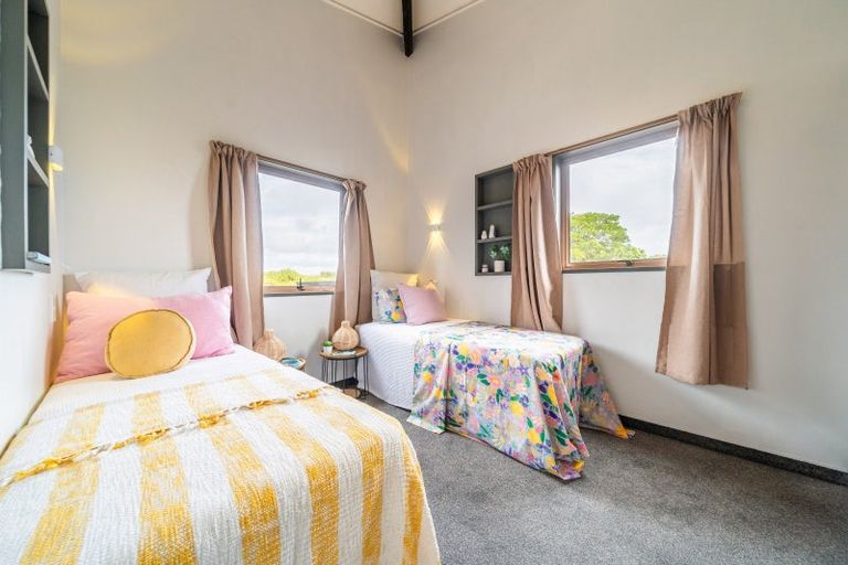 Photo of property in 6 The Track, Plimmerton, Porirua, 5026