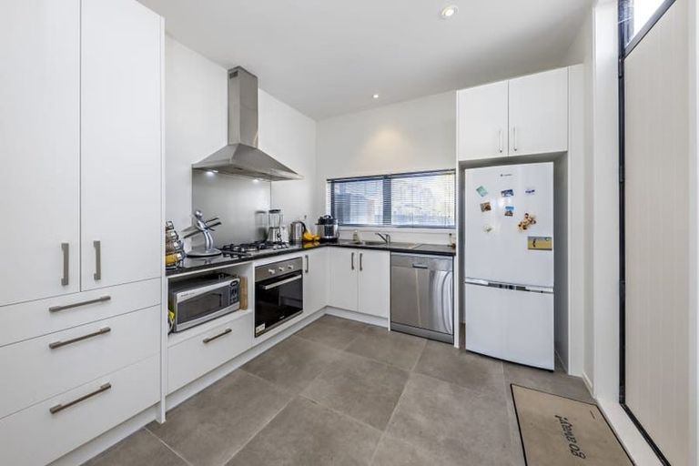 Photo of property in 11 Walsh Road, Papakura, 2110