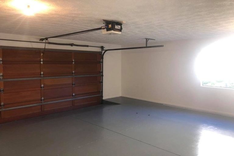 Photo of property in 1/989 Beach Road, Torbay, Auckland, 0630