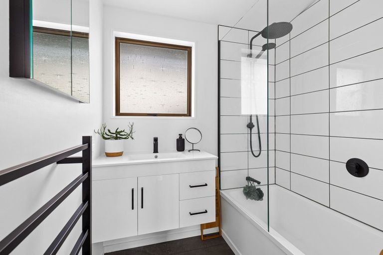 Photo of property in 18 Kauri Crescent, Snells Beach, 0920