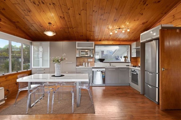 Photo of property in 2 Dunraven Place, Torbay, Auckland, 0630