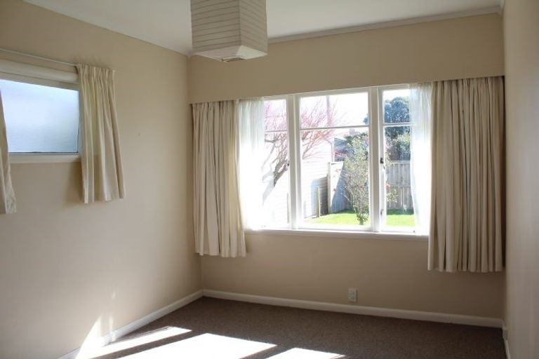 Photo of property in 18 Oxford Street, Fairfield, Hamilton, 3214