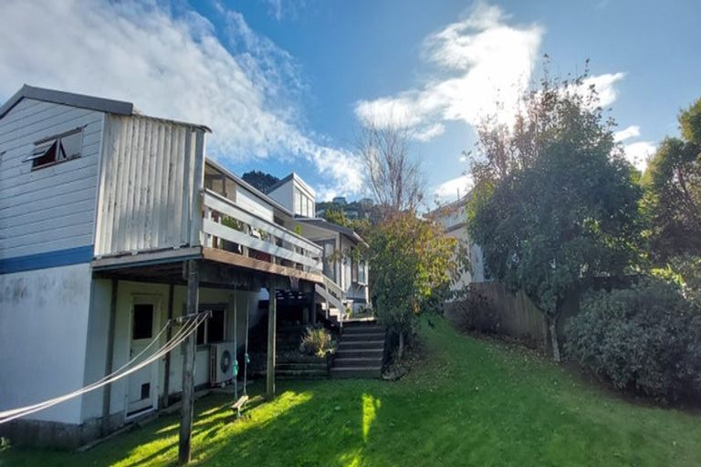 Photo of property in 7 Dundee Place, Crofton Downs, Wellington, 6035