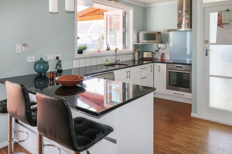 Photo of property in 5 Holyoake Crescent, Avalon, Lower Hutt, 5011