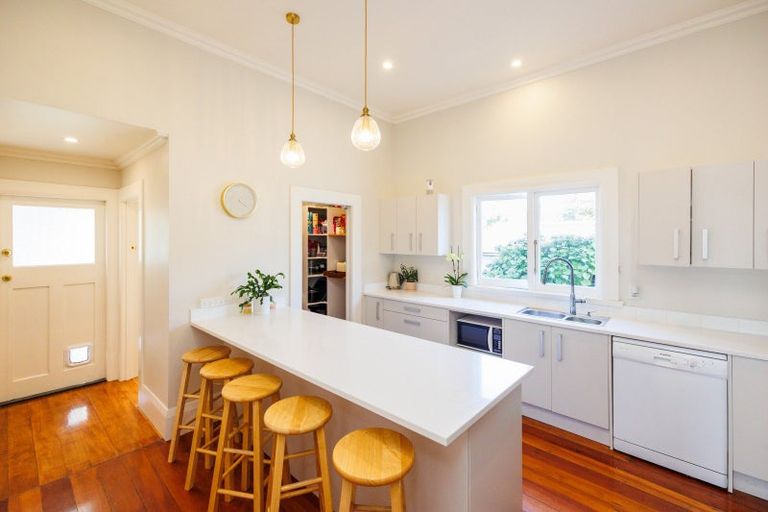 Photo of property in 239 Victoria Avenue, Hokowhitu, Palmerston North, 4410