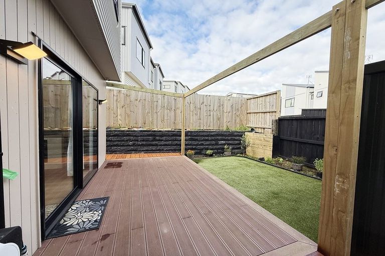 Photo of property in 52a Crestview Rise, Papakura, 2110