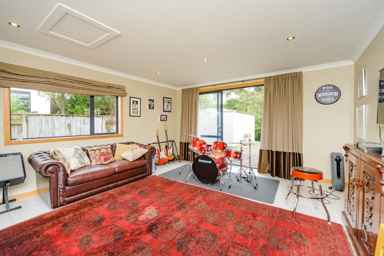 Photo of property in 56 Ruapehu Drive, Fitzherbert, Palmerston North, 4410