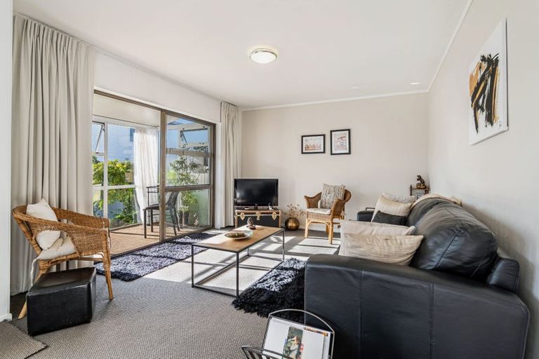 Photo of property in 2/438 Hibiscus Coast Highway, Orewa, 0931