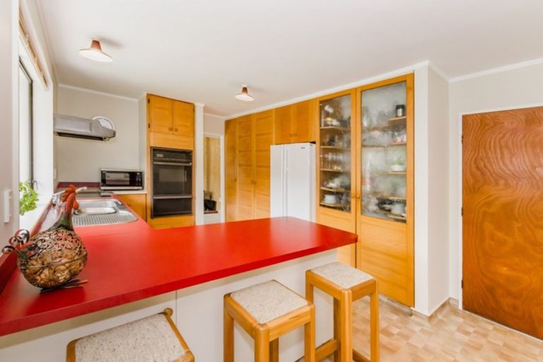 Photo of property in 42 Awanui Drive, Waikanae, 5036