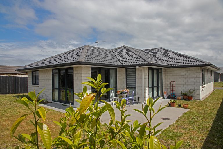 Photo of property in 18 Cupples Street, Papamoa Beach, Papamoa, 3118