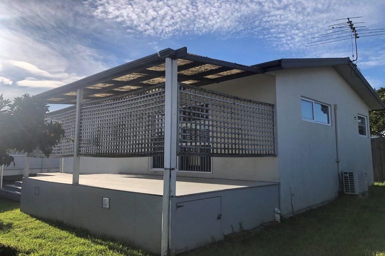 Photo of property in 8 Dennis Road, Papatoetoe, Auckland, 2025