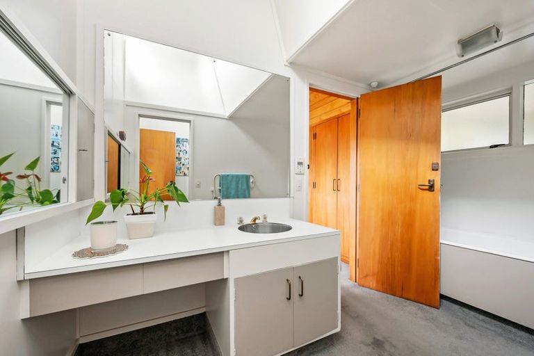 Photo of property in 79 Nicholson Road, Khandallah, Wellington, 6035