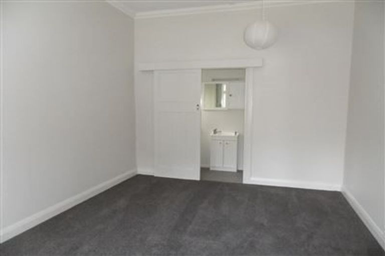 Photo of property in 16 Moana Road, Kelburn, Wellington, 6012