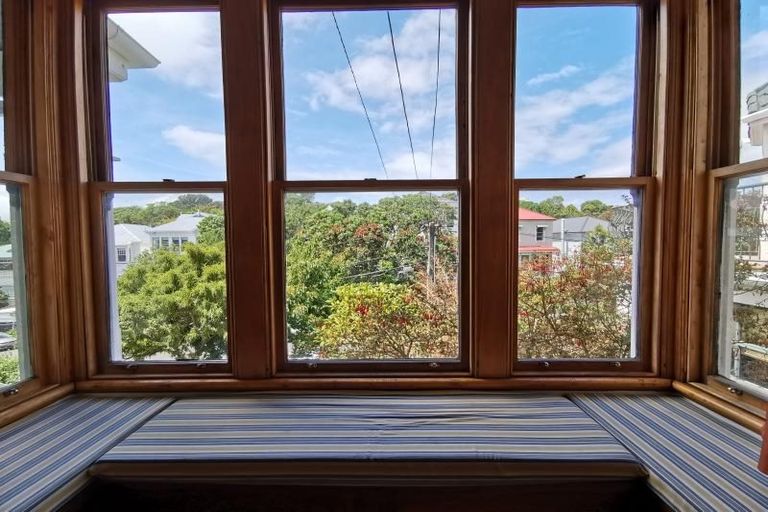 Photo of property in 26 Grove Road, Kelburn, Wellington, 6012