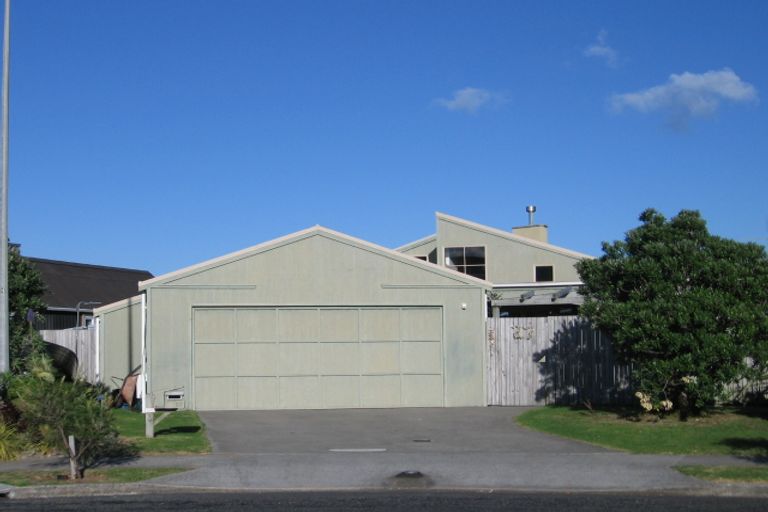 Photo of property in 27 Major Durie Place, Waikanae Beach, Waikanae, 5036