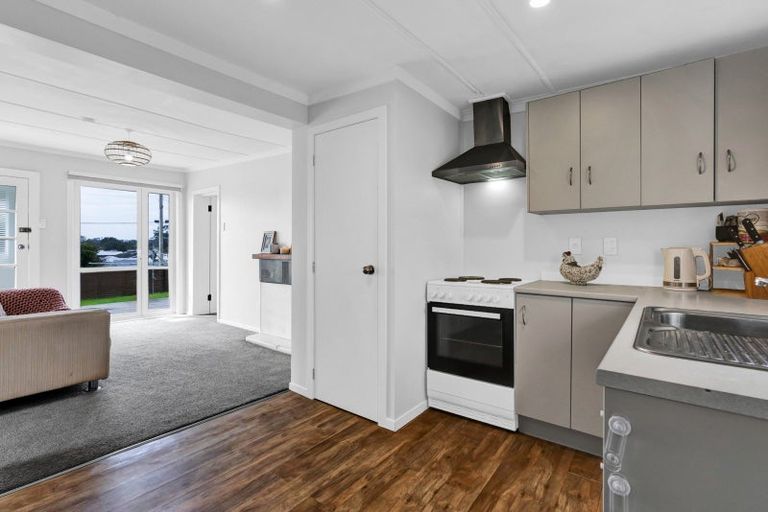 Photo of property in 16 Alberta Road, Glen Avon, New Plymouth, 4312