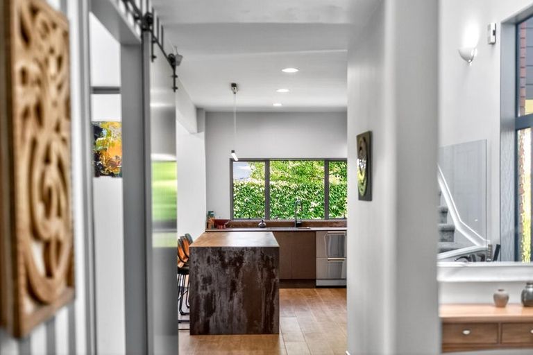 Photo of property in 28 Connemara Court, West Harbour, Auckland, 0618