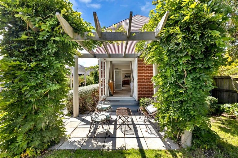 Photo of property in 36 Wades Avenue, Saint Martins, Christchurch, 8022