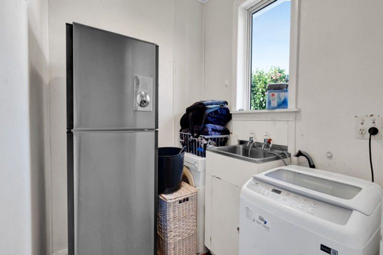 Photo of property in 2 Awanui Street, Merrilands, New Plymouth, 4312