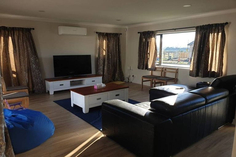 Photo of property in 32 Koroheke Road, Takanini, 2110