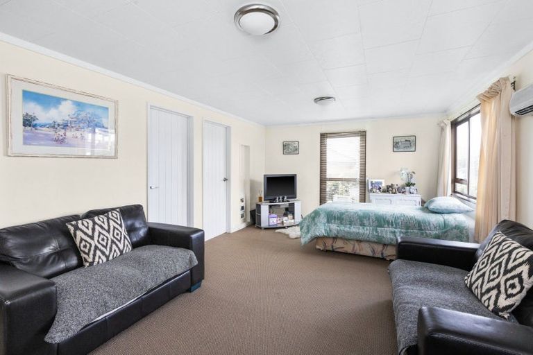 Photo of property in 30a Enfield Road, Hospital Hill, Napier, 4110