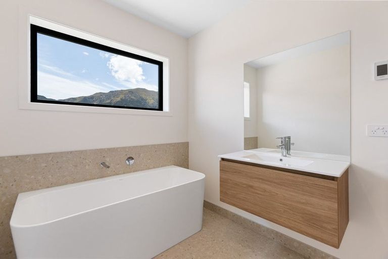 Photo of property in 4 Pipson Way, Lake Hawea, 9382