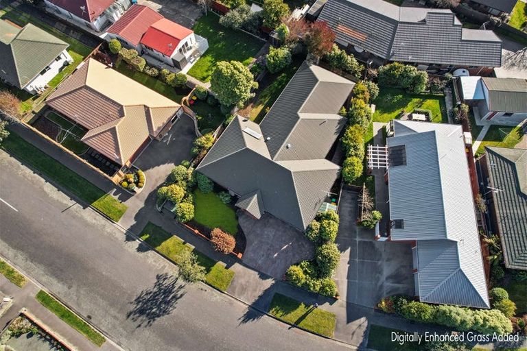 Photo of property in 5 Lowry Avenue, Redwood, Christchurch, 8051