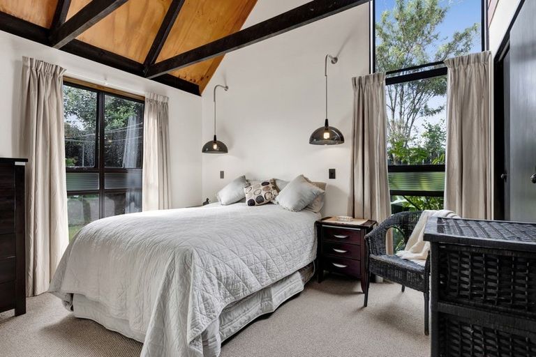 Photo of property in 19a John Guthrie Place, Merrilands, New Plymouth, 4312