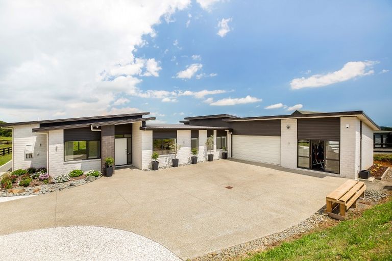 Photo of property in 6 Coach Road, Kingseat, Papakura, 2580