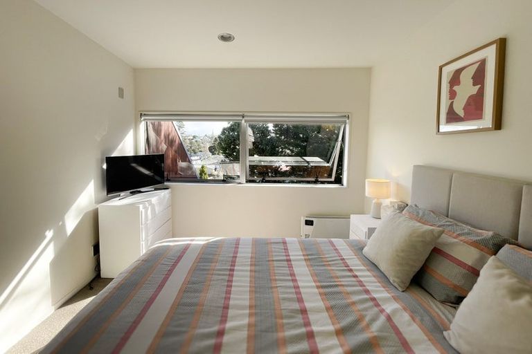 Photo of property in 76h Edmonton Road, Henderson, Auckland, 0612