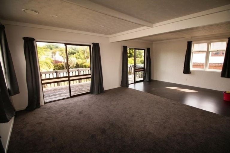 Photo of property in 42 Roberts Road, Te Atatu South, Auckland, 0610