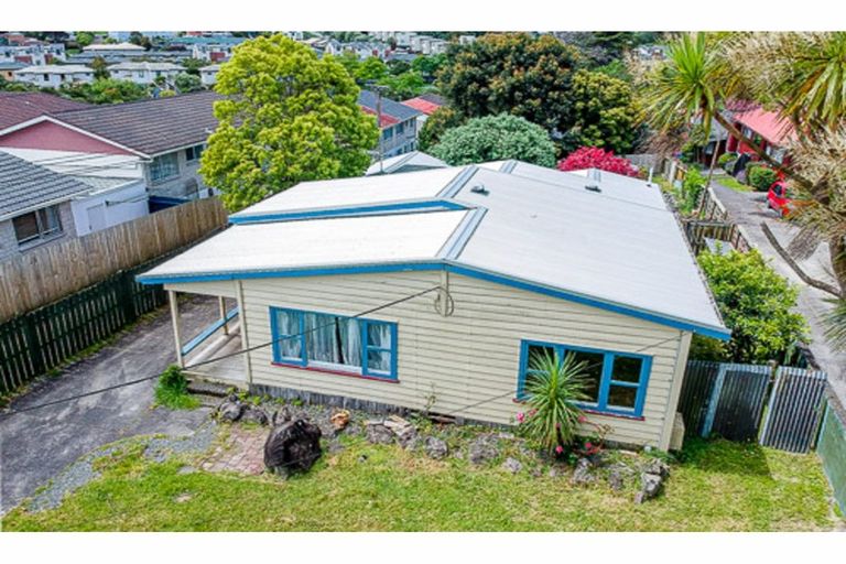 Photo of property in 26 Woodglen Road, Glen Eden, Auckland, 0602
