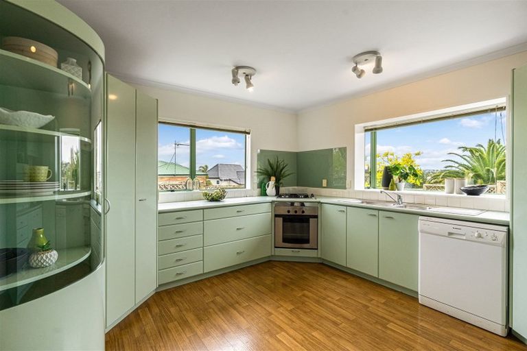 Photo of property in 10 Sandpiper Grove, Unsworth Heights, Auckland, 0632