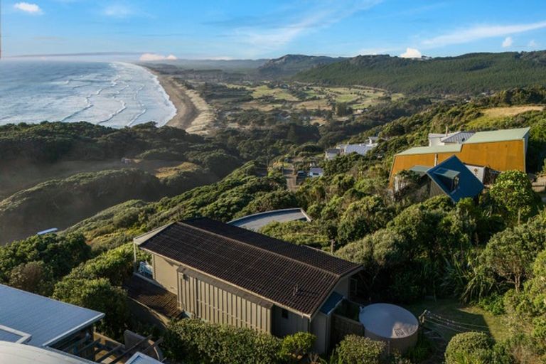 Photo of property in 42 Waitea Road, Muriwai, Waimauku, 0881