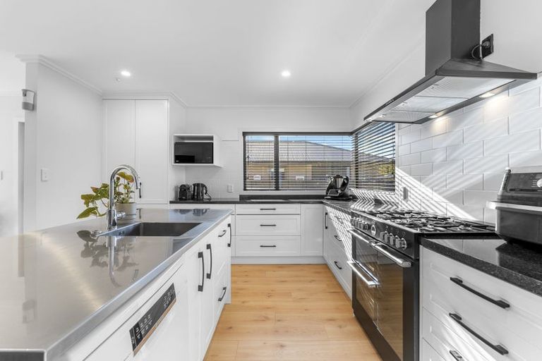 Photo of property in 23 Dreaver Drive, Waitara, 4320