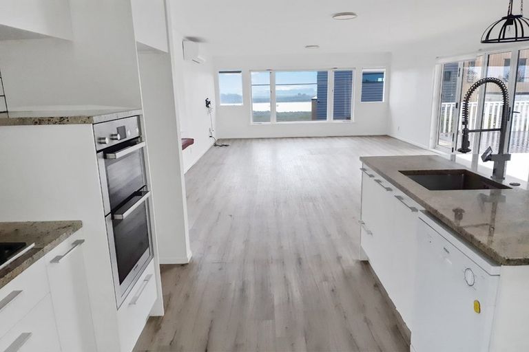 Photo of property in 110 Tiroroa Avenue, Te Atatu South, Auckland, 0610