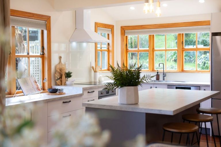 Photo of property in 28 Kiriwai Road, Paremata, Porirua, 5024