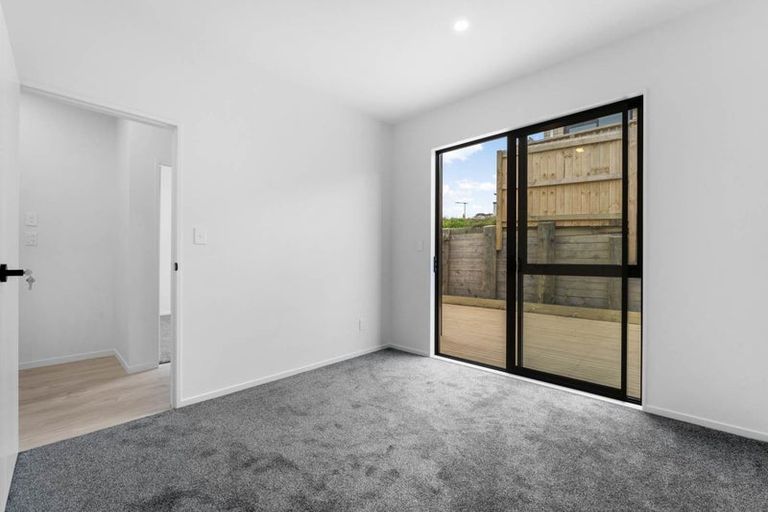 Photo of property in 32 Puhikawa Street, Massey, Auckland, 0614