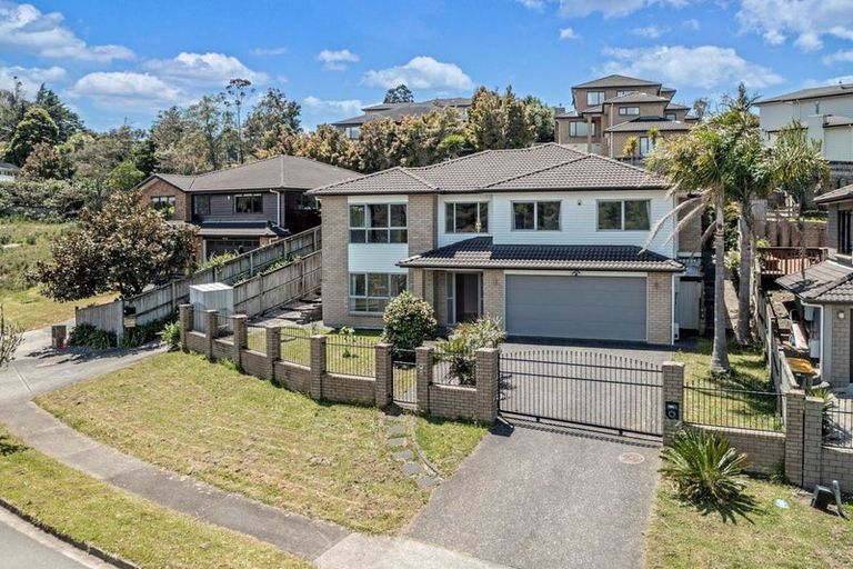 Photo of property in 9 Baker Street, Fairview Heights, Auckland, 0632