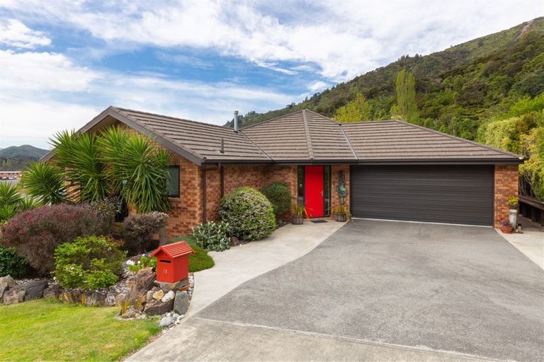 Photo of property in 18 Russell Street, Picton, 7220