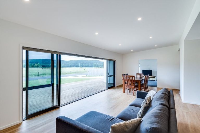 Photo of property in 27 Pohutukawa Drive, Eskdale, Napier, 4182