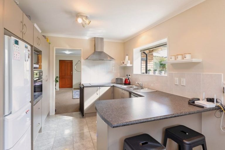 Photo of property in 26 Burton's Drive, Swanson, Auckland, 0614