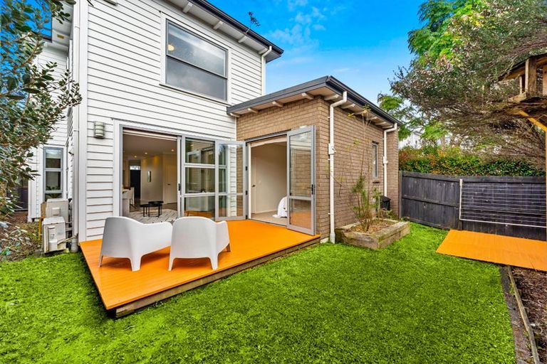 Photo of property in 4 Vincent Lane, Hobsonville, Auckland, 0616
