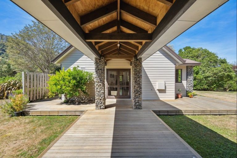 Photo of property in 28 Lady Cobham Grove, Anakiwa, Picton, 7281