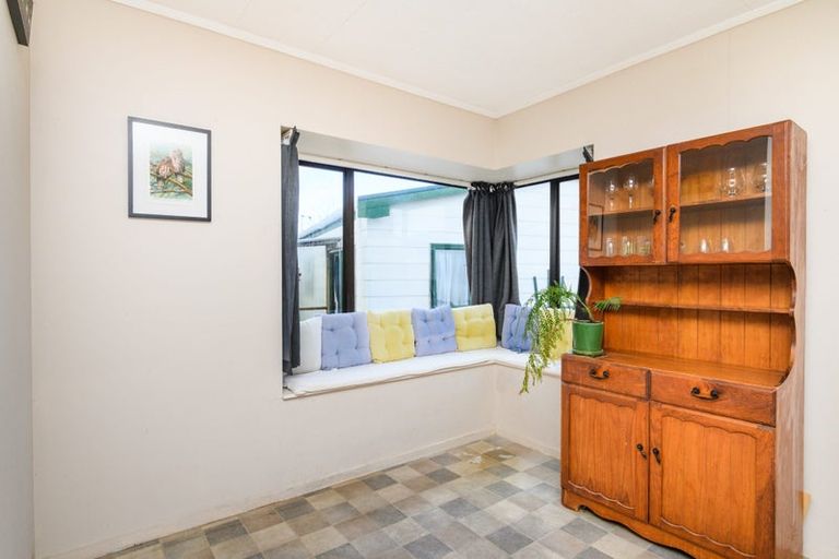 Photo of property in 2 Bevan Place, Cloverlea, Palmerston North, 4412