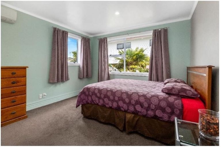 Photo of property in 2/150 Tirohanga Road, Tirohanga, Lower Hutt, 5010