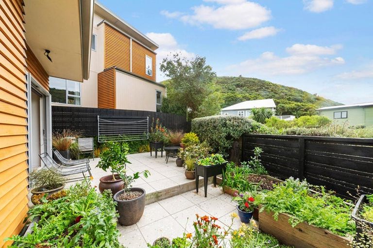 Photo of property in 15 Rarangi Way, Owhiro Bay, Wellington, 6023