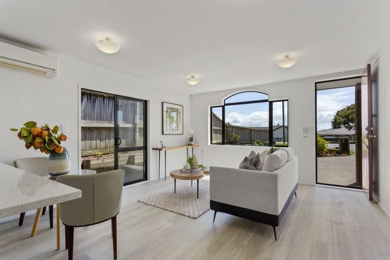 Photo of property in 36 Lorikeet Place, Unsworth Heights, Auckland, 0632