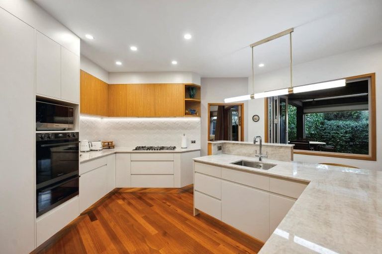 Photo of property in 2/114 Aberdeen Road, Campbells Bay, Auckland, 0620